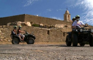 Dos cuatrimotos en Córcega 